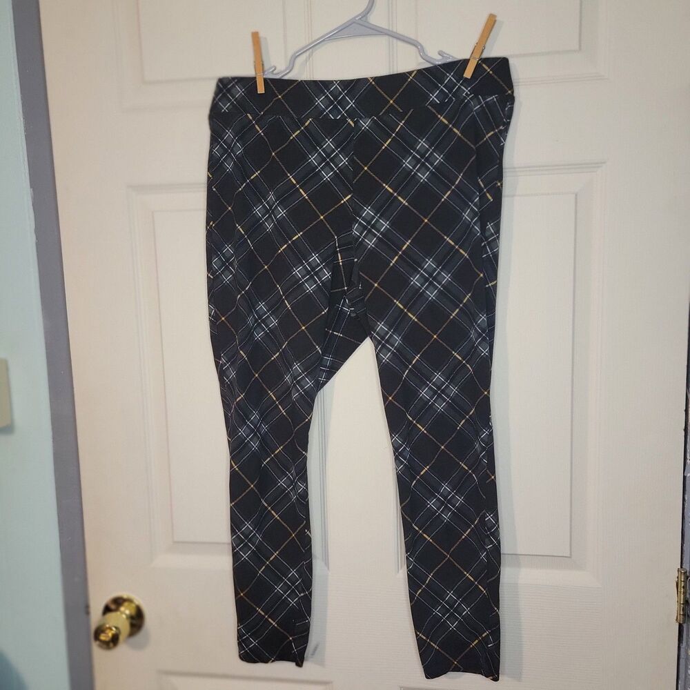 TORRID WOMANS  SIZE 2 LEGGINGS, Plaid